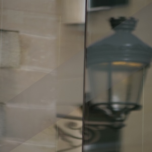 Reflet d'un luminaire dans des fenêtres  - Luxembourg  - collection de photos clin d'oeil, catégorie clindoeil